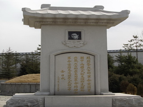 王德泰将军墓.jpg